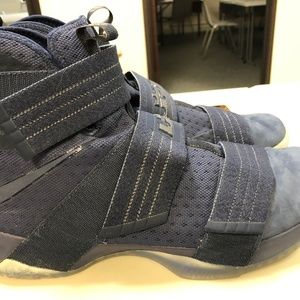 Nike Lebron Soldier Ten Basketball shoe